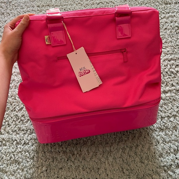 Sold Beis Mini Barbie Weekender - Picture 3 of 5